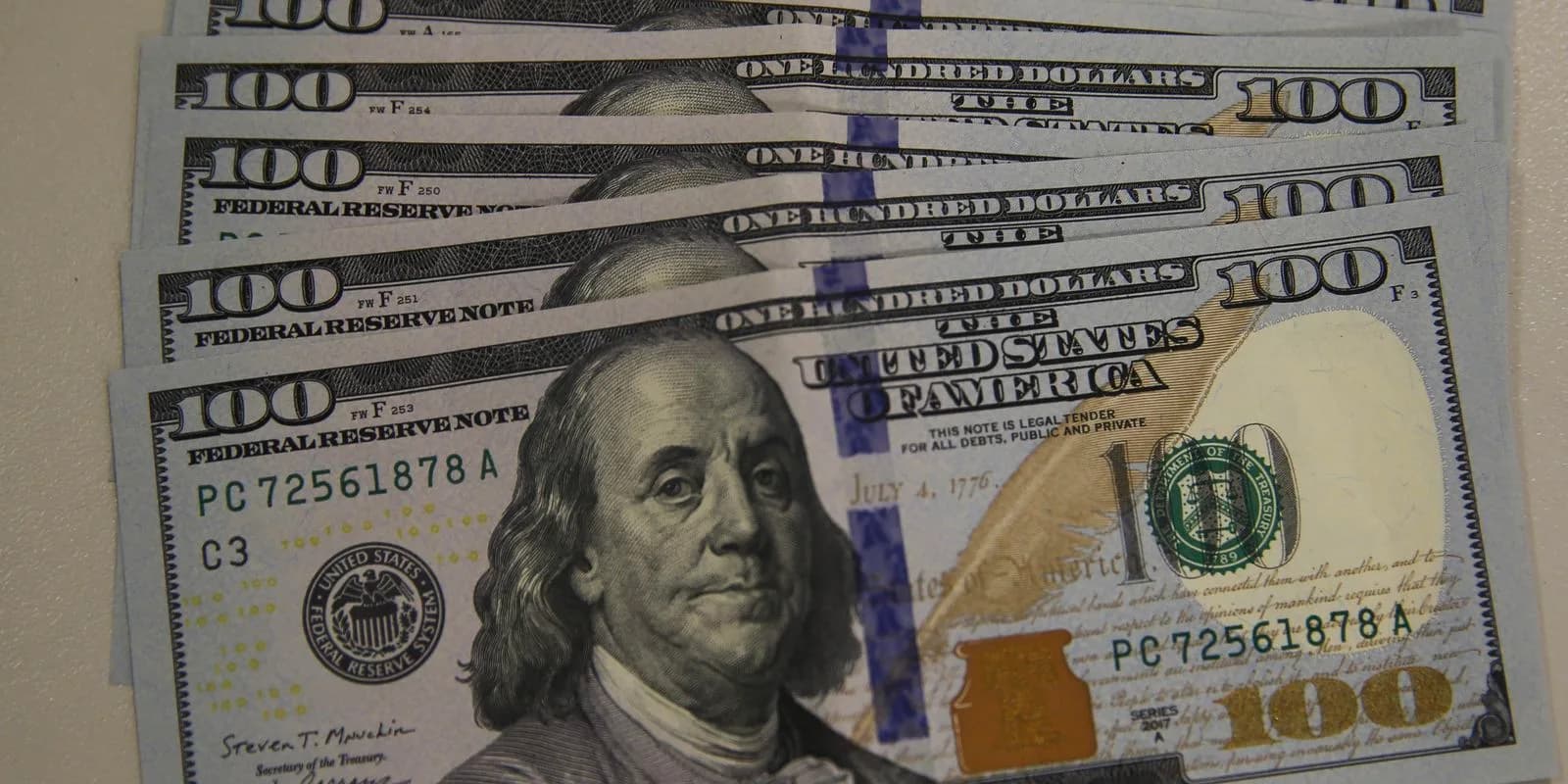 Dólar cai a R$ 5,08 e Ibovespa recua pela quarta sessão seguida