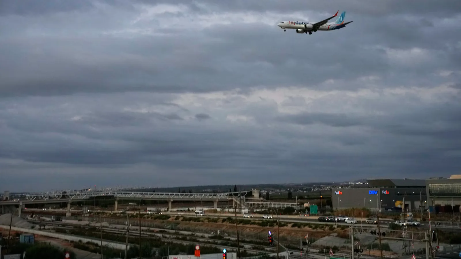 Copiloto que atacou piloto em voo da flydubai é identificado como cidadão de Omã