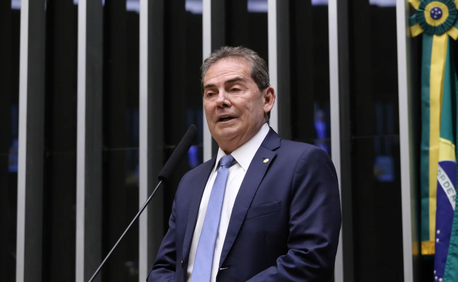 Partido pede a Dino que retire Nunes Marques e Mendonça da relatoria de propaganda no TSE