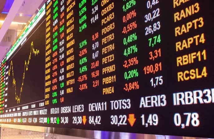 Ibovespa fecha em alta e rompe sequência de quatro quedas seguidas