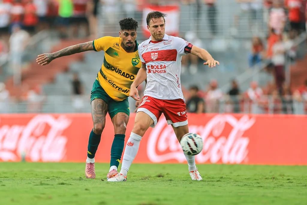 CRB vence Cuiabá por 3 a 0 e cola no G6 da Série B