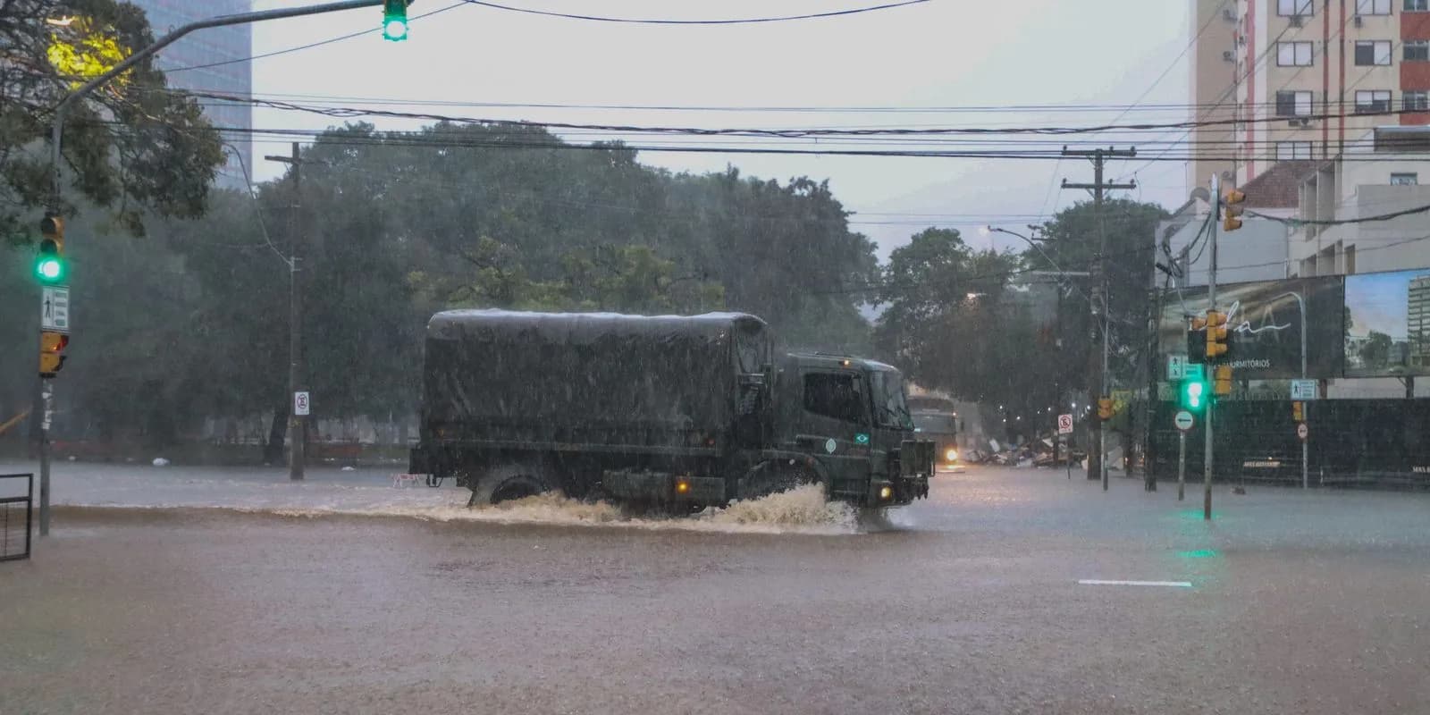 Inmet emite aviso vermelho de tempestade para o Sul do país