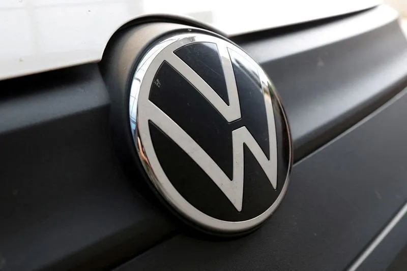 Volkswagen agrava crise e corta projeção de lucro para 2026