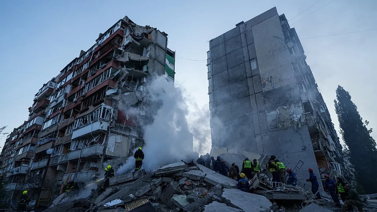 Kiev sofre novo ataque russo em massa e deixa feridos