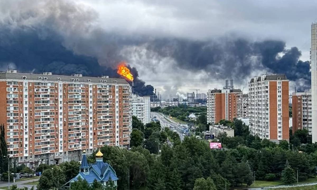Ucrânia diz ter atingido duas refinarias russas; ataques da Rússia matam três