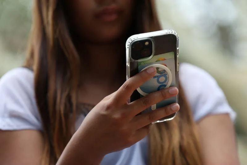 UE propõe banir acesso de menores de 13 anos a redes sociais e ferramentas de IA