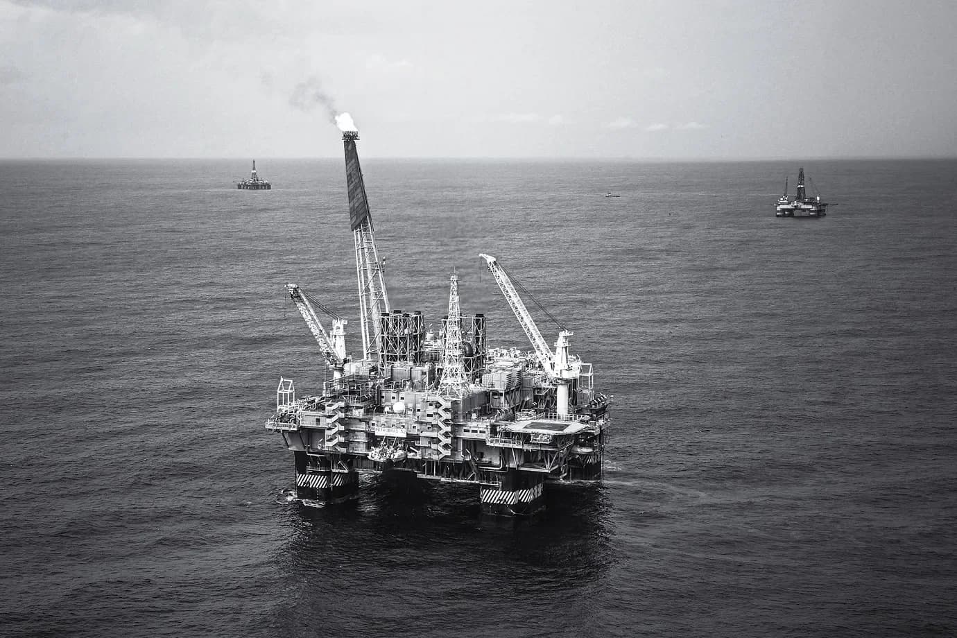 Petróleo Brent supera US$ 100 pela primeira vez desde julho com escalada entre Irã e EUA