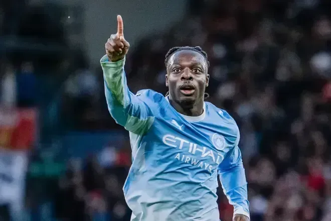 Manchester City goleia Liverpool por 3 a 0 e mantém 100% na Premier League