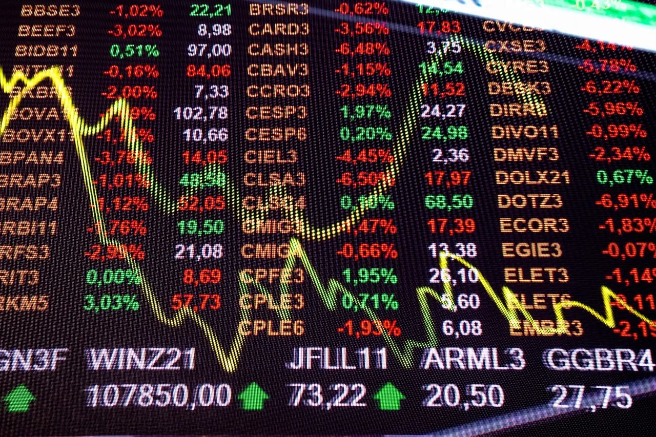 Ibovespa avança mais de 1% nesta quarta-feira após dados de inflação dos EUA