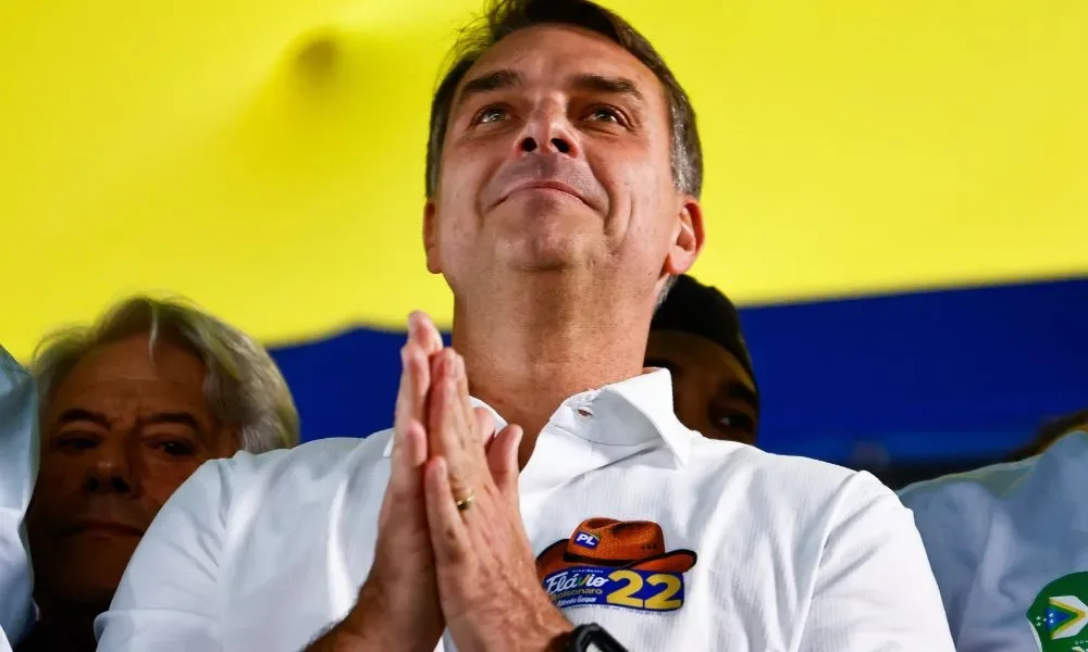 Justiça da Bahia autoriza entrega do título de cidadão de Salvador a Flávio Bolsonaro
