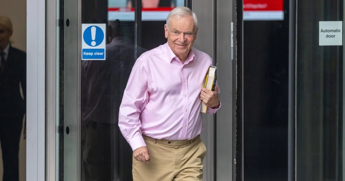 Escritor britânico Jeffrey Archer morre aos 86 anos