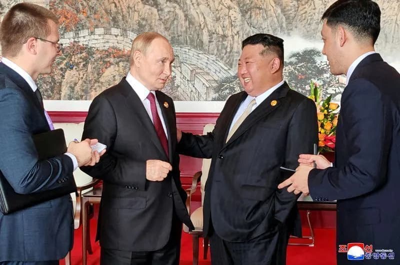 Kim Jong-Un e Putin reafirmam aliança no Dia da Libertação da Coreia