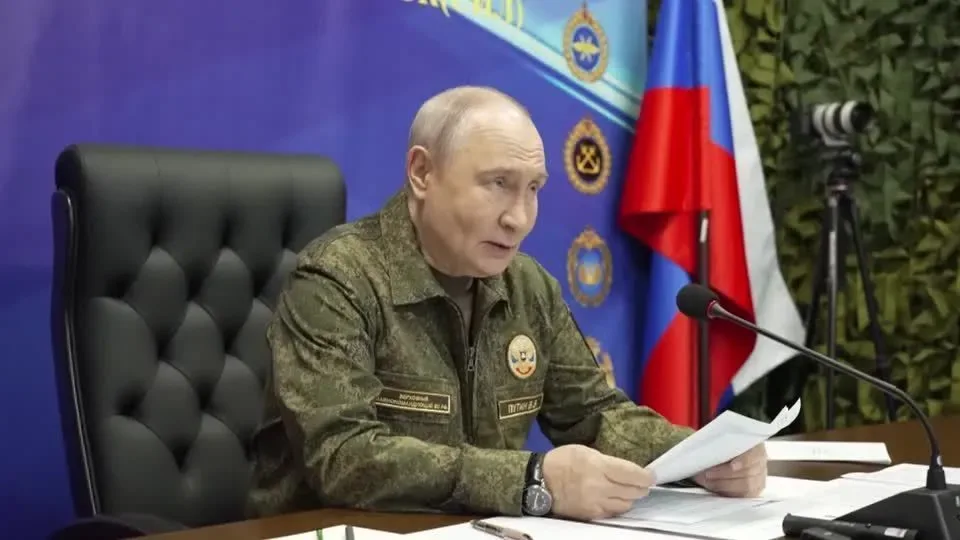 Putin diz que Rússia cria "zona de segurança" inegociável na fronteira com a Ucrânia