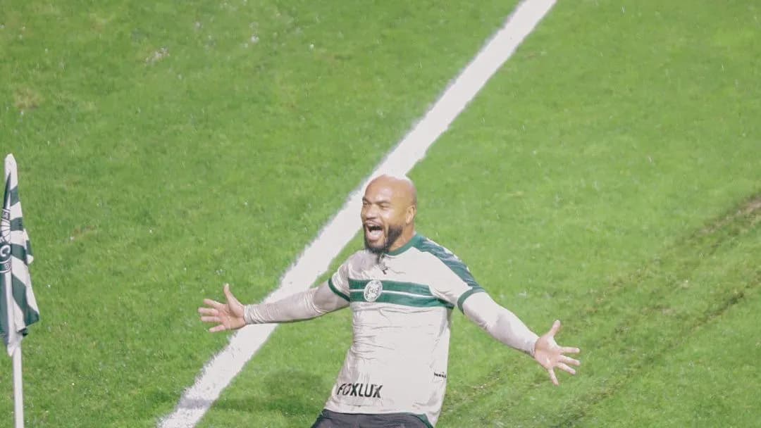 Coritiba busca empate heroico e arranca 3 a 3 com o Athletico-PR em clássico