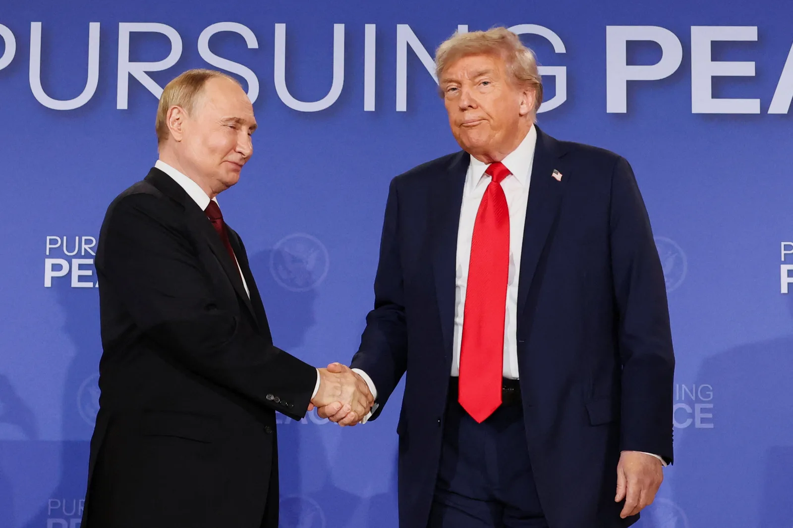 EUA investigam se Rússia ajudou Irã a atacar instalações da CIA no Oriente Médio