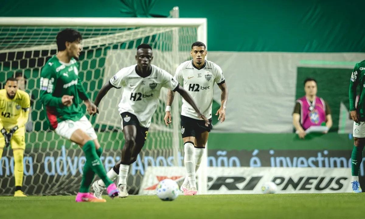 Palmeiras perde para o Atlético-MG e vê vantagem sobre o Flamengo cair para seis pontos