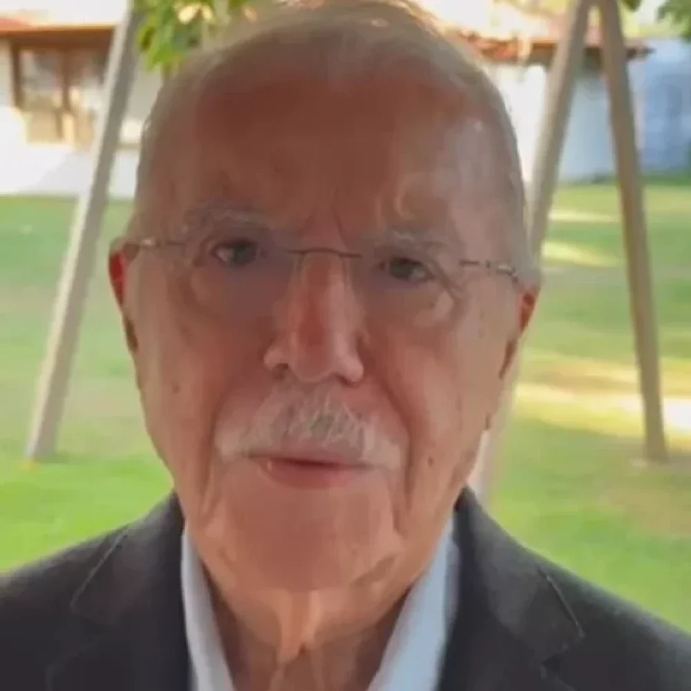 Sarney é internado em São Paulo para dar continuidade a tratamento de pneumonia