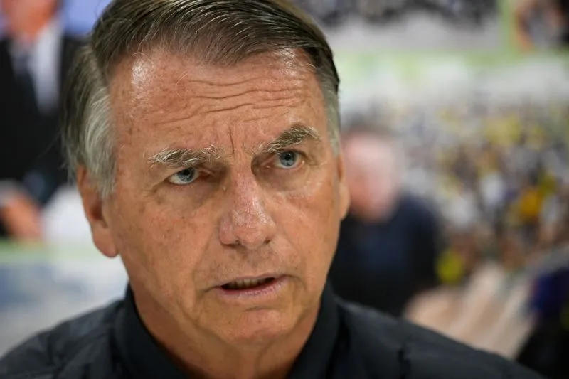 Moraes determina destruição das armas apreendidas de Bolsonaro