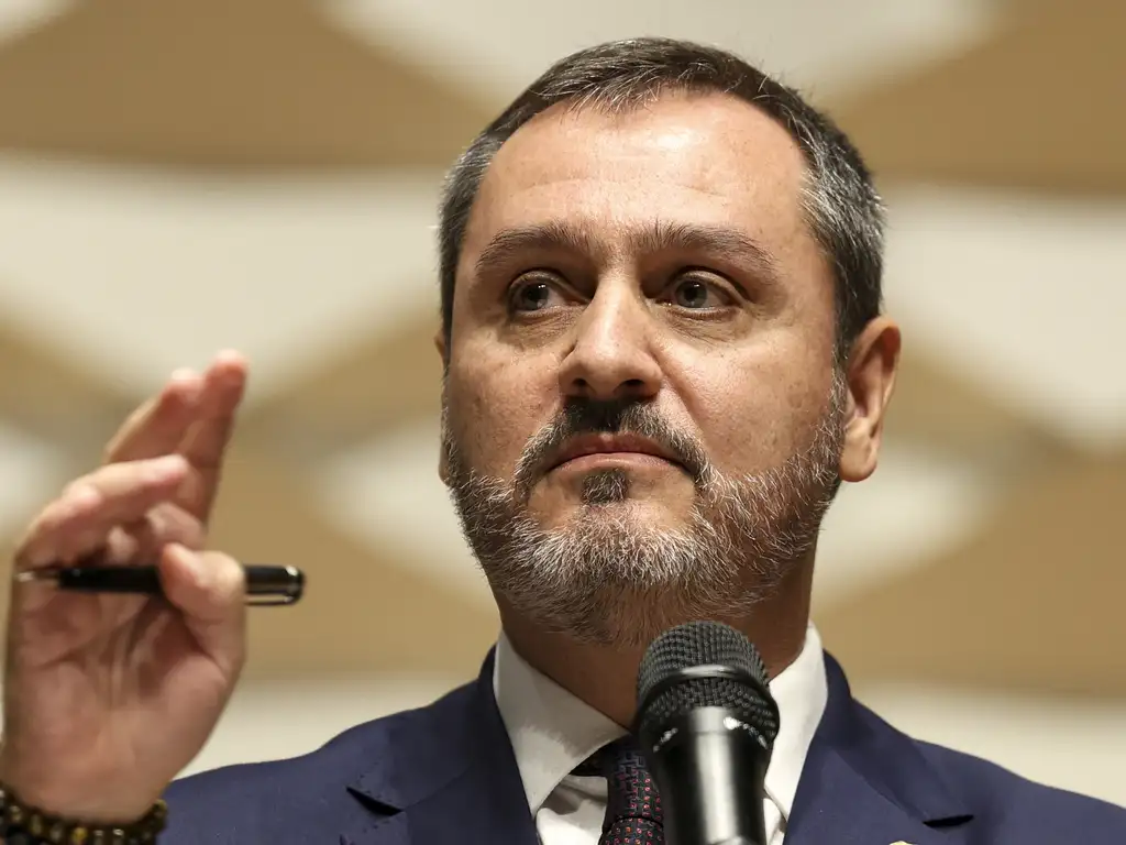 Fachin suspende decisões de Mendonça e Dino sobre comando da PF