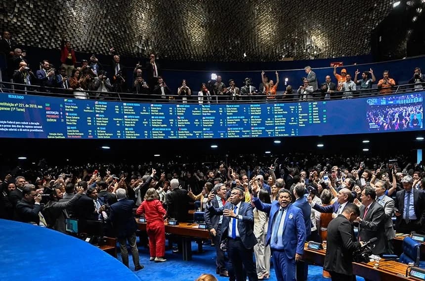 Senado aprova em primeiro turno fim da escala de trabalho 6x1