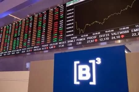 Ibovespa fecha em alta de 0,54% e dólar recua a R$ 5,07 nesta sexta-feira