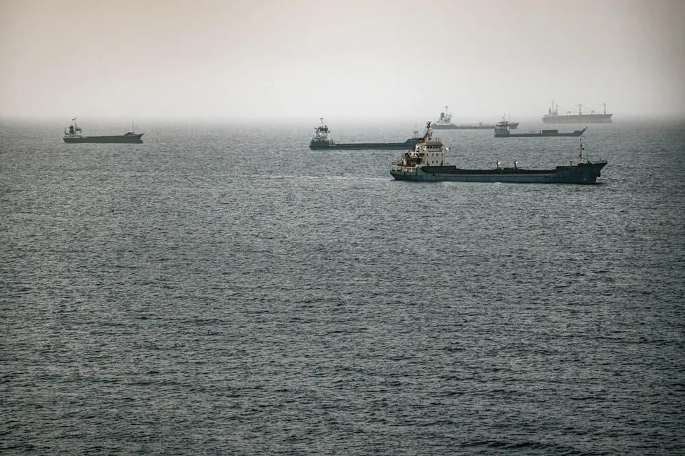 Novos ataques a navios no Estreito de Ormuz agravam conflito entre EUA e Irã