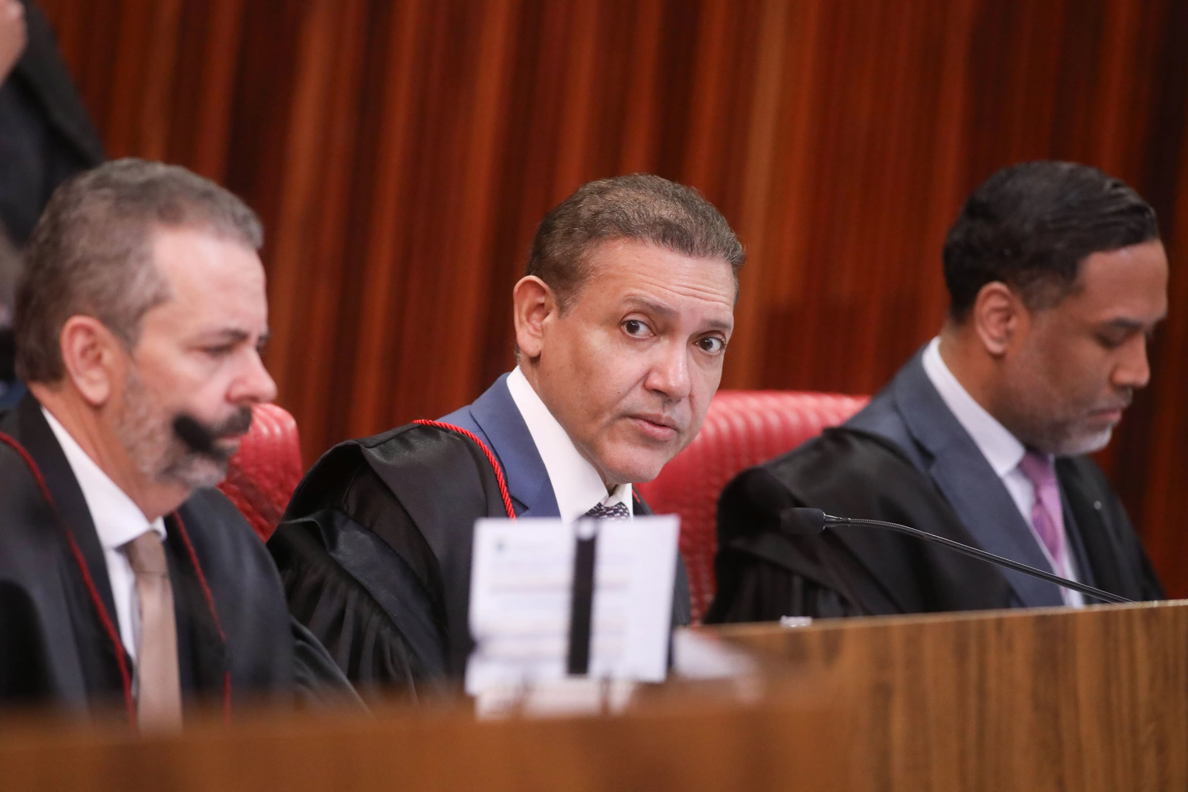 Presidente do TSE manda remover posts de ministérios com propaganda institucional de Lula