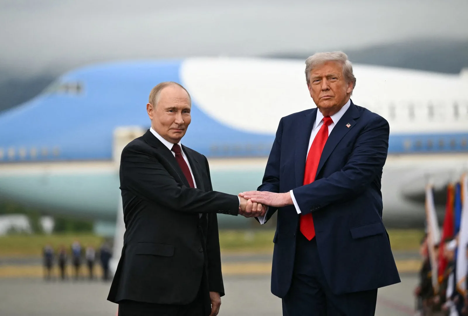 Trump promete restaurar laços com a Rússia após fim da guerra na Ucrânia