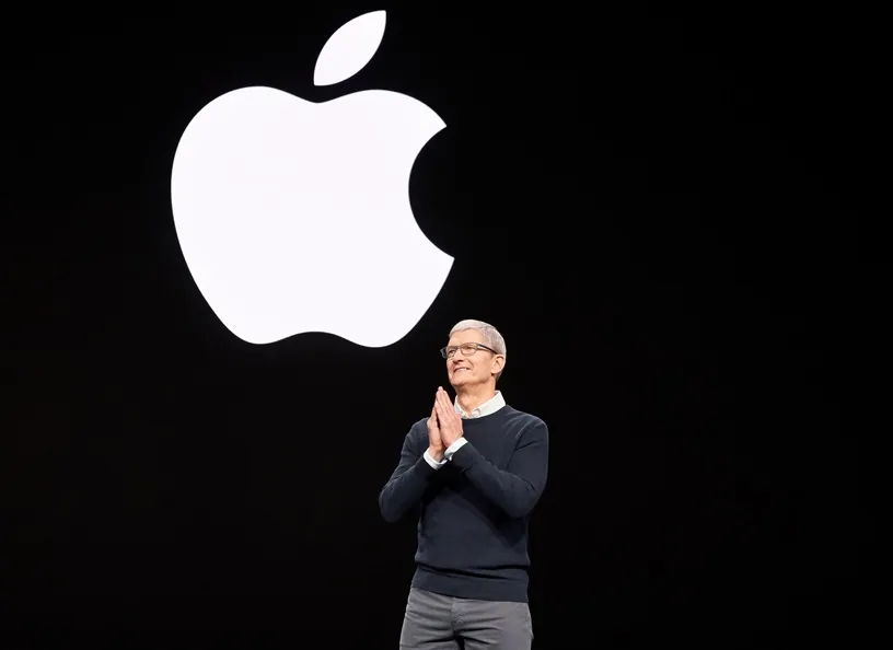 Tim Cook deixa comando da Apple após quase 15 anos; John Ternus assume