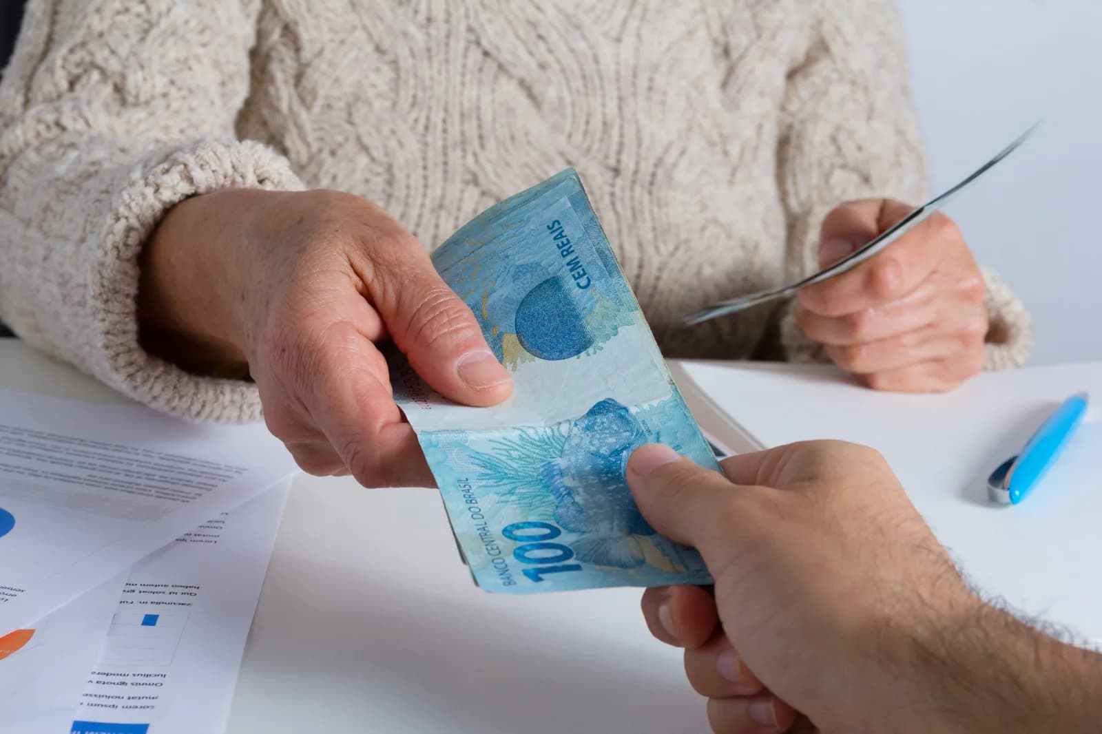 Pesquisa aponta que brasileiros temem mais imprevistos financeiros do que hospedagem em viagens