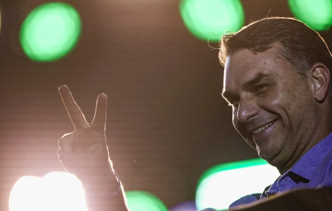 Flávio Bolsonaro registra candidatura à Presidência e declara R$ 8,1 milhões em bens