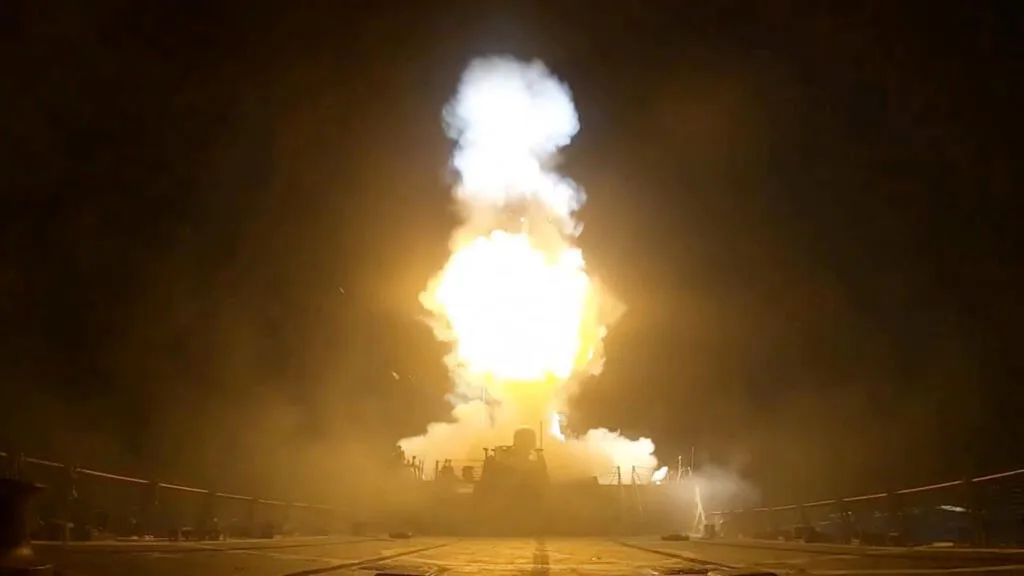 Irã ataca base dos EUA no Kuwait em nova escalada da guerra no Golfo