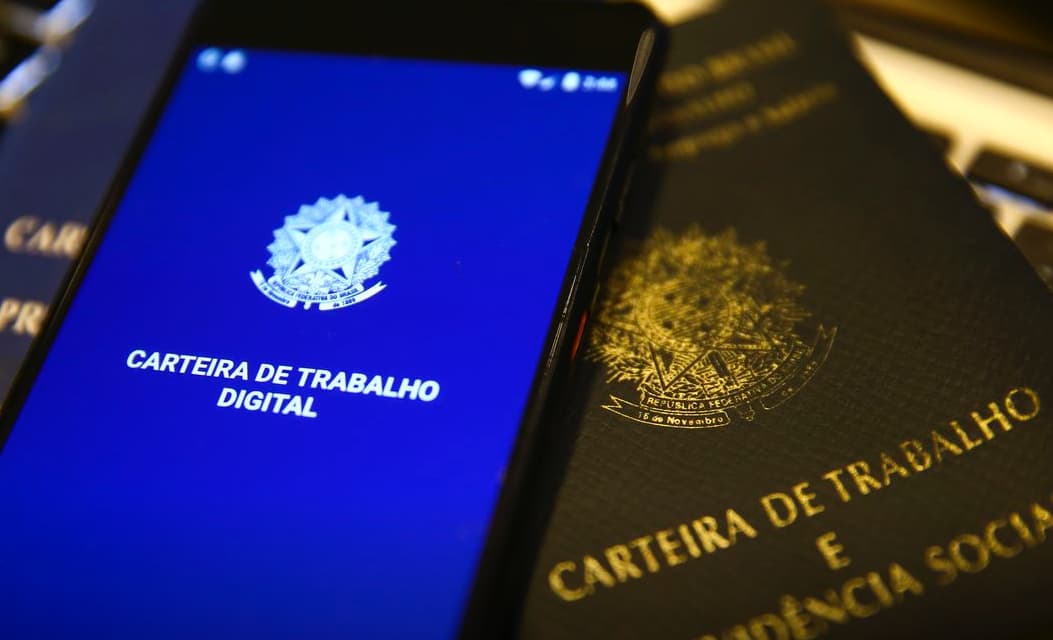 Brasil tem recorde de emprego, mas alta na renda pressiona inflação e Selic
