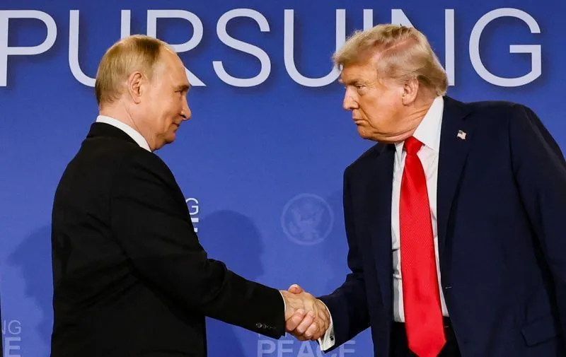 Trump diz que vai perguntar a Putin sobre satélites russos e o Irã