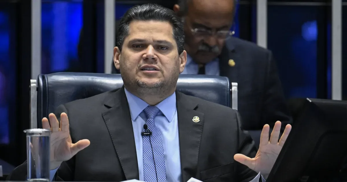 Alcolumbre diz ter apoio suficiente para acelerar fim da escala 6x1 na quarta