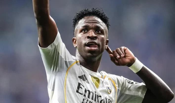 Vinicius Júnior renova contrato com o Real Madrid até 2032