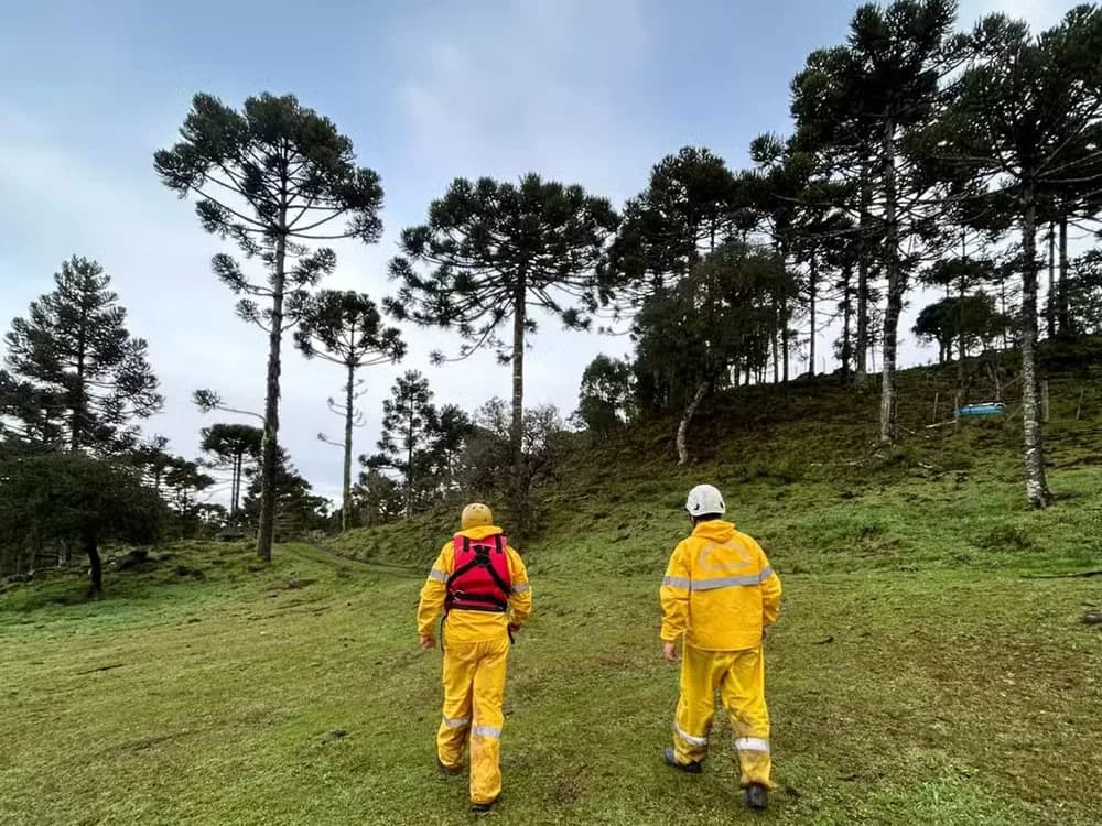 Bombeiros confirmam morte do cantor Rick e mais quatro em queda de helicóptero em SC