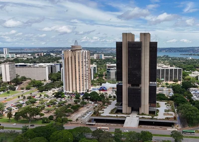 Focus eleva projeção de inflação para 2027 e reduz previsão do PIB