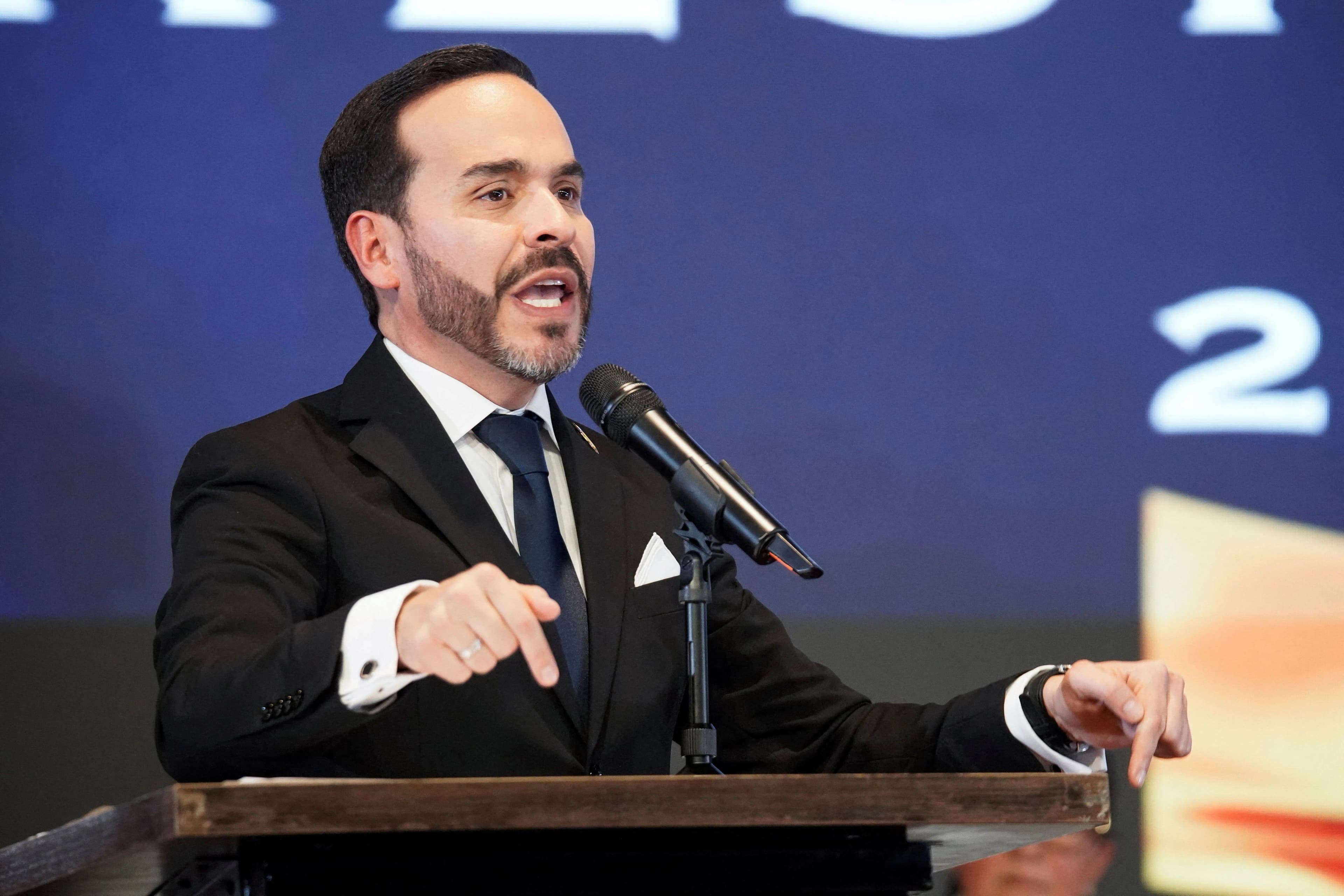Abelardo De La Espriella toma posse como presidente da Colômbia