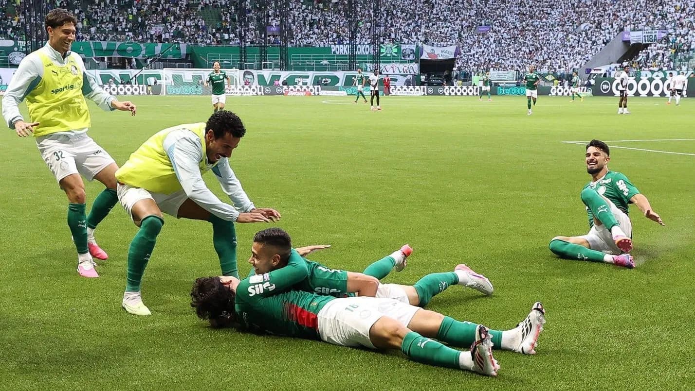 Palmeiras goleia Vasco por 4 a 1 e amplia vantagem no Brasileirão