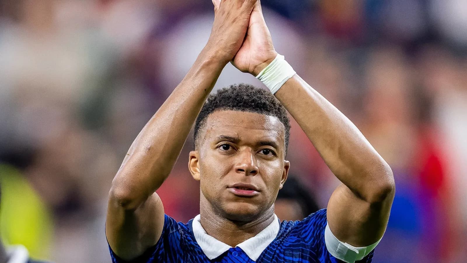 Mbappé escreve carta aberta à torcida da França após eliminação na Copa do Mundo