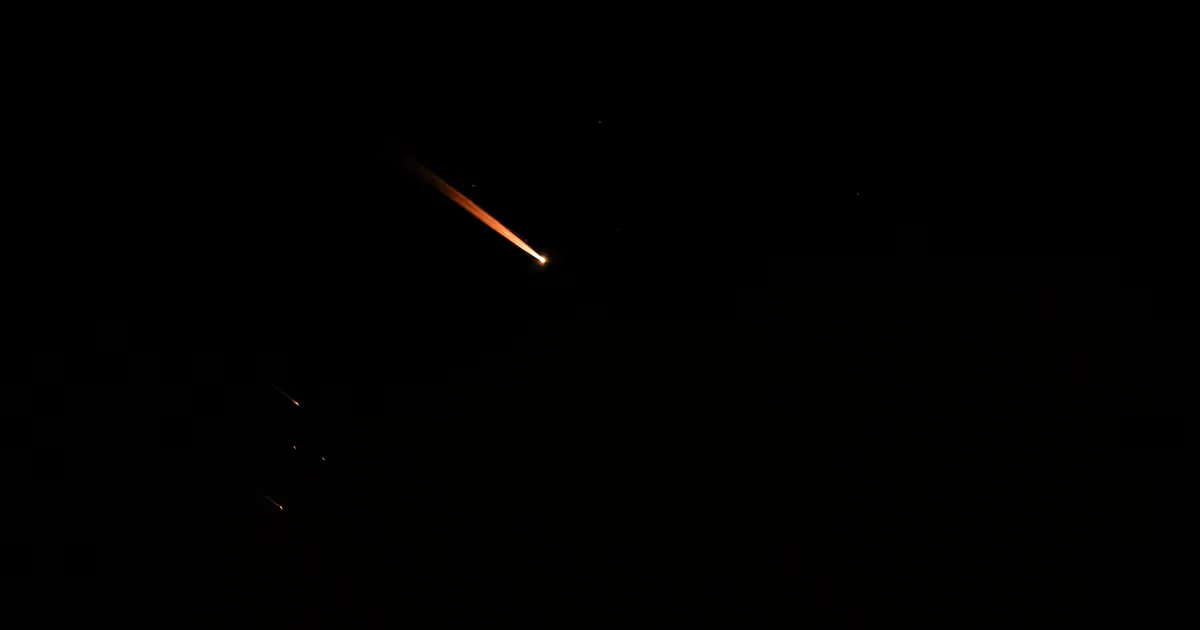 EUA completam 12ª noite de ataques ao Irã; Teerã revida em bases no Kuwait e na Jordânia