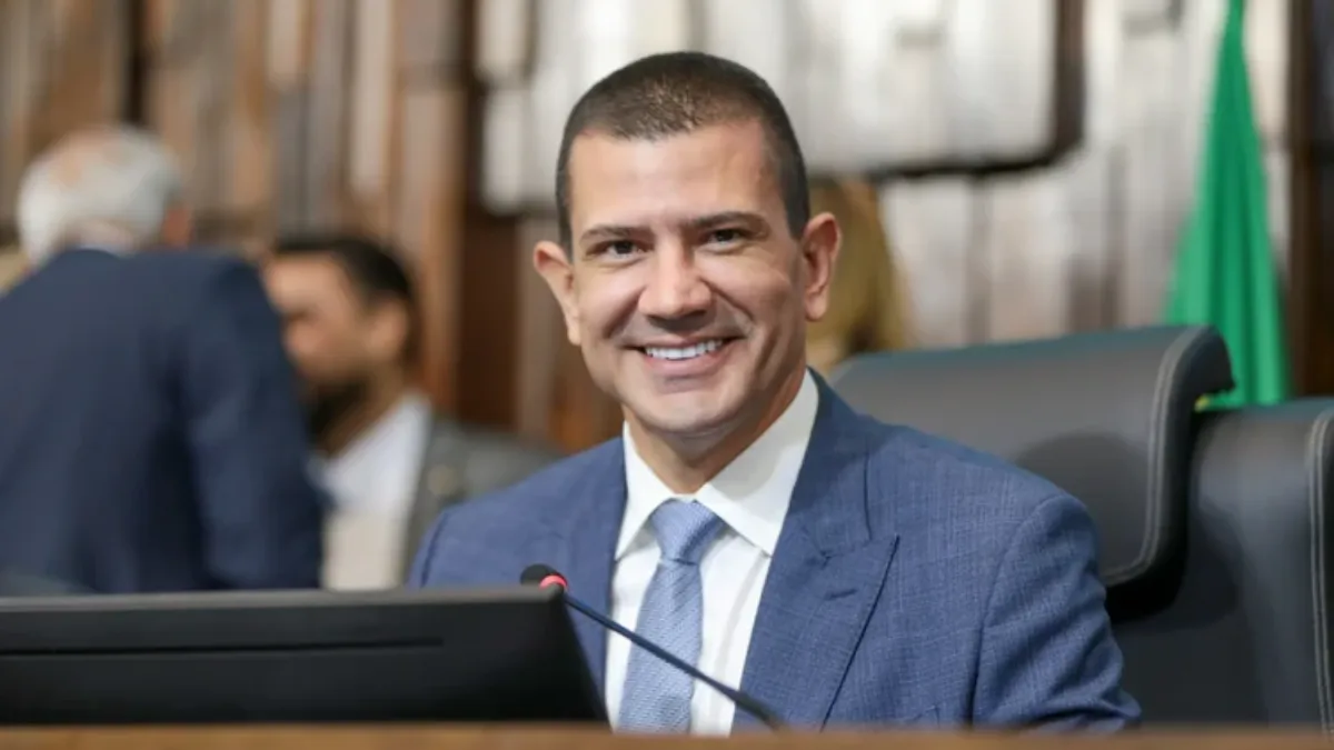 Douglas Ruas supera favorito Eduardo Paes e leva disputa pelo Rio para o 2º turno