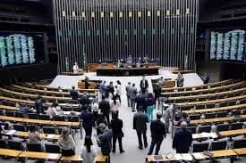 Senado aprova MP do Frete com anistia a caminhoneiros que bloquearam estradas