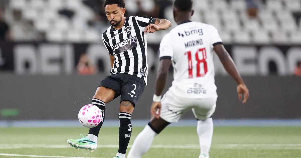 Dois jogadores do Botafogo são hospitalizados após derrota para o Vasco