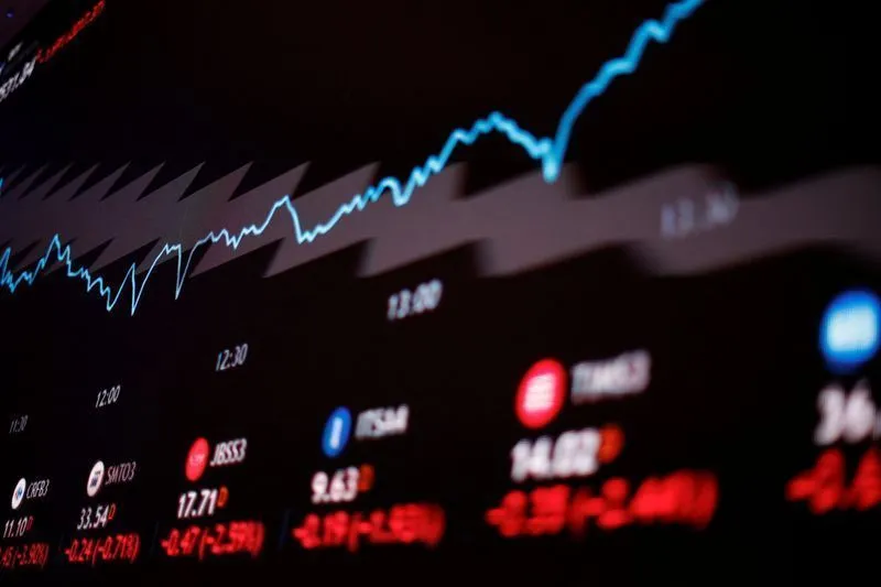 Ibovespa fecha em alta de 2,44% e supera 177 mil pontos