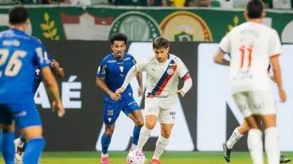 Palmeiras vence o Bahia e chega a um ponto do líder Flamengo