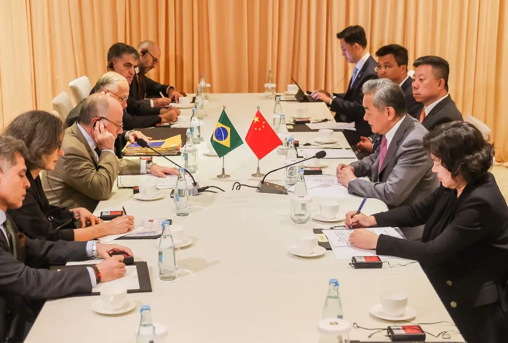 Chanceleres do Brasil e da China defendem aprofundamento da parceria estratégica