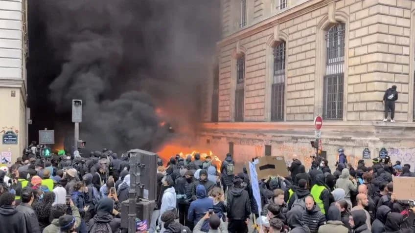 Protestos na França se intensificam: ao menos 400 detidos e 550 mil nas ruas