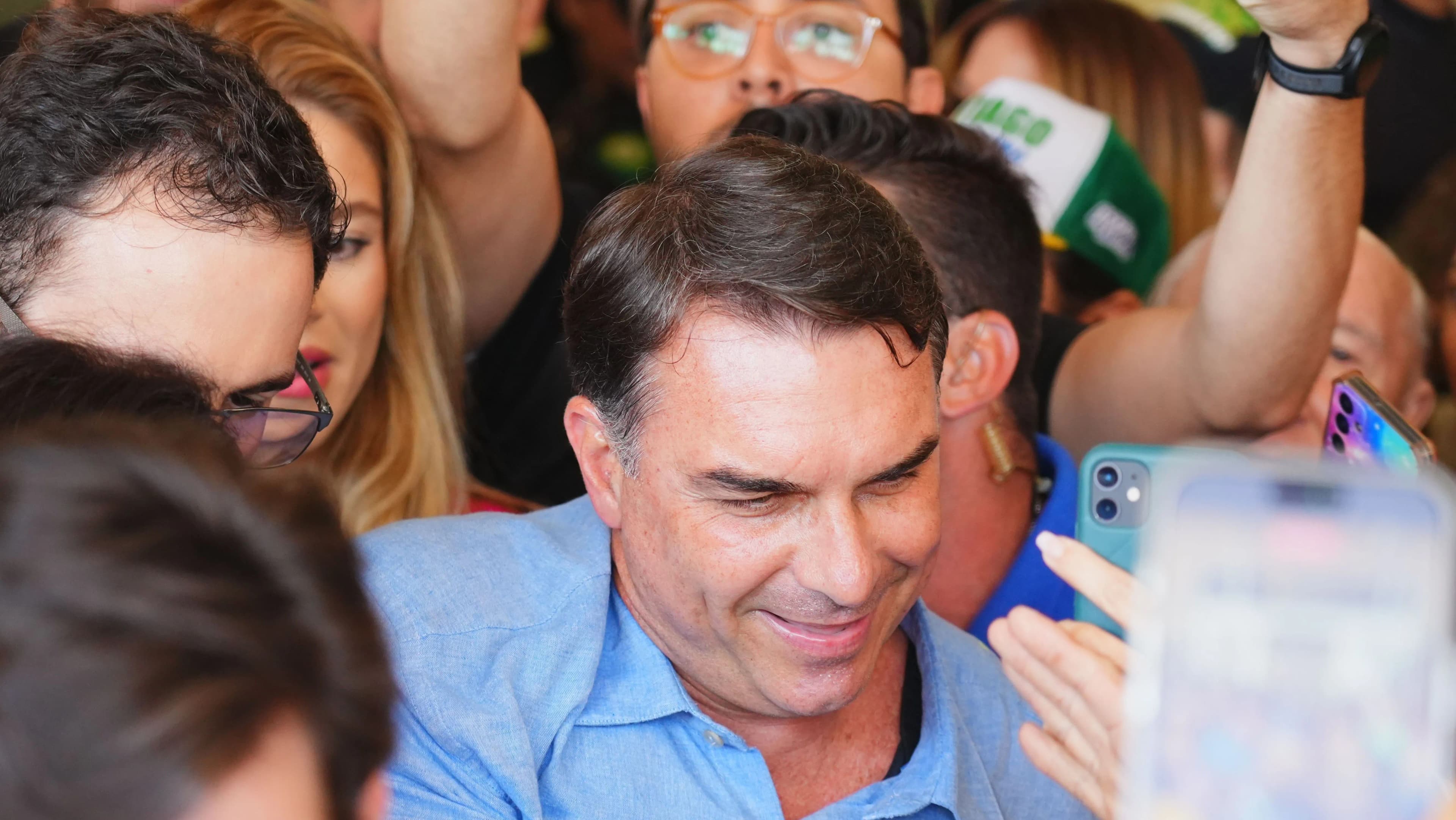 Campanha de Flávio Bolsonaro reforça discurso sobre segurança pública na reta final do 1º turno